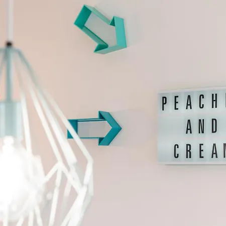 Guestready - Peaches & Cream *